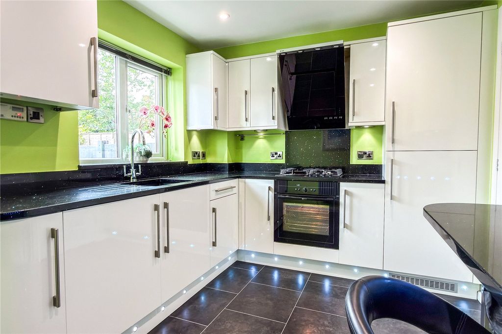 Property photo 3 of 16 Kitchen