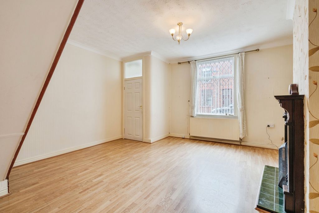 Property photo 3 of 16 Pbox-Img.Jpg