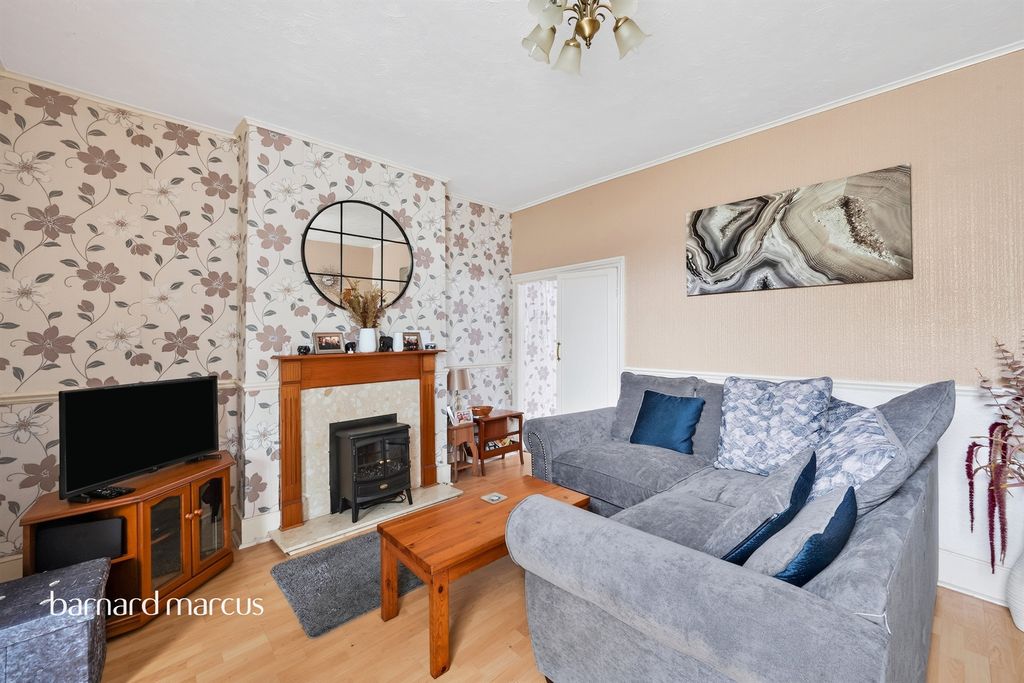 Property photo 2 of 18