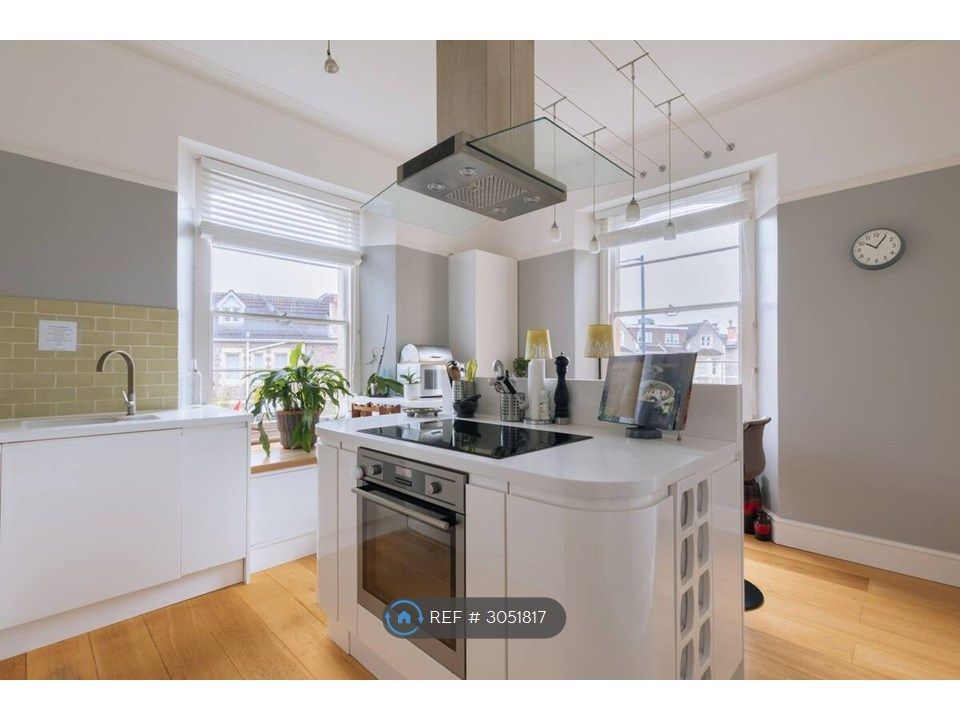 Property photo 3 of 25 Kitchen