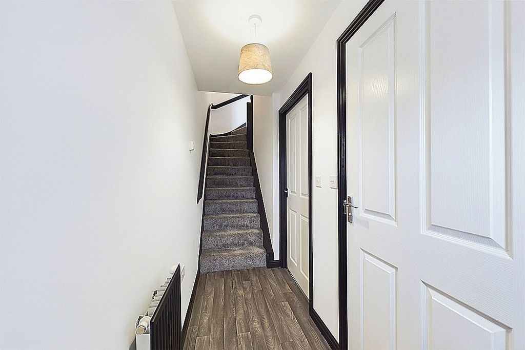 Property photo 2 of 14 Photo 4