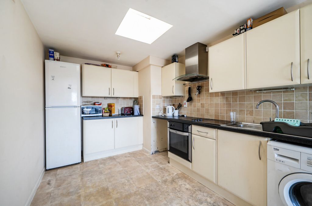 Property photo 2 of 6 Kitchen