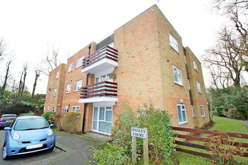 Property photo 1 of 9 Spacious Modern Studio Flat With Separate Sleeping Area Â€“ Stanmore