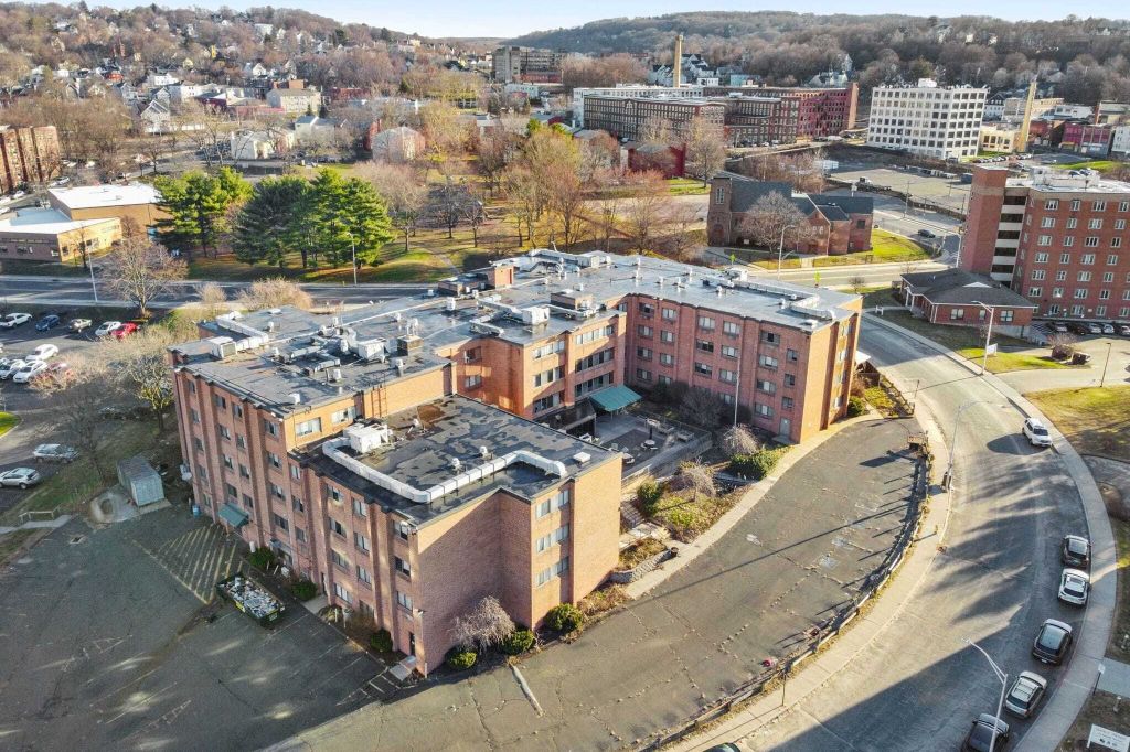 Property photo 1 of 5