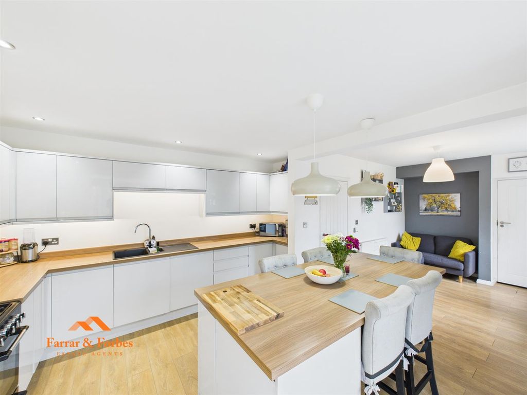 Property photo 1 of 32 Cam03956G0-Pr0165-Still010.Jpg