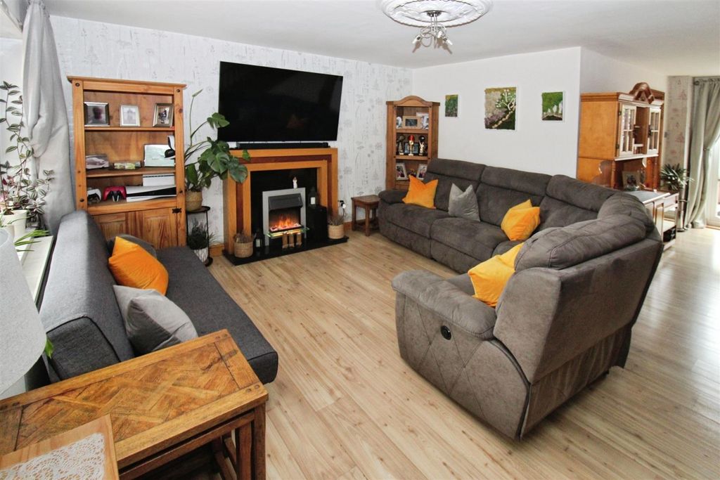 Property photo 2 of 34 Living/Dining Room