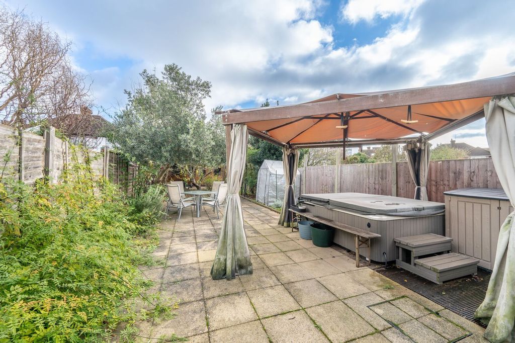 Property photo 3 of 17