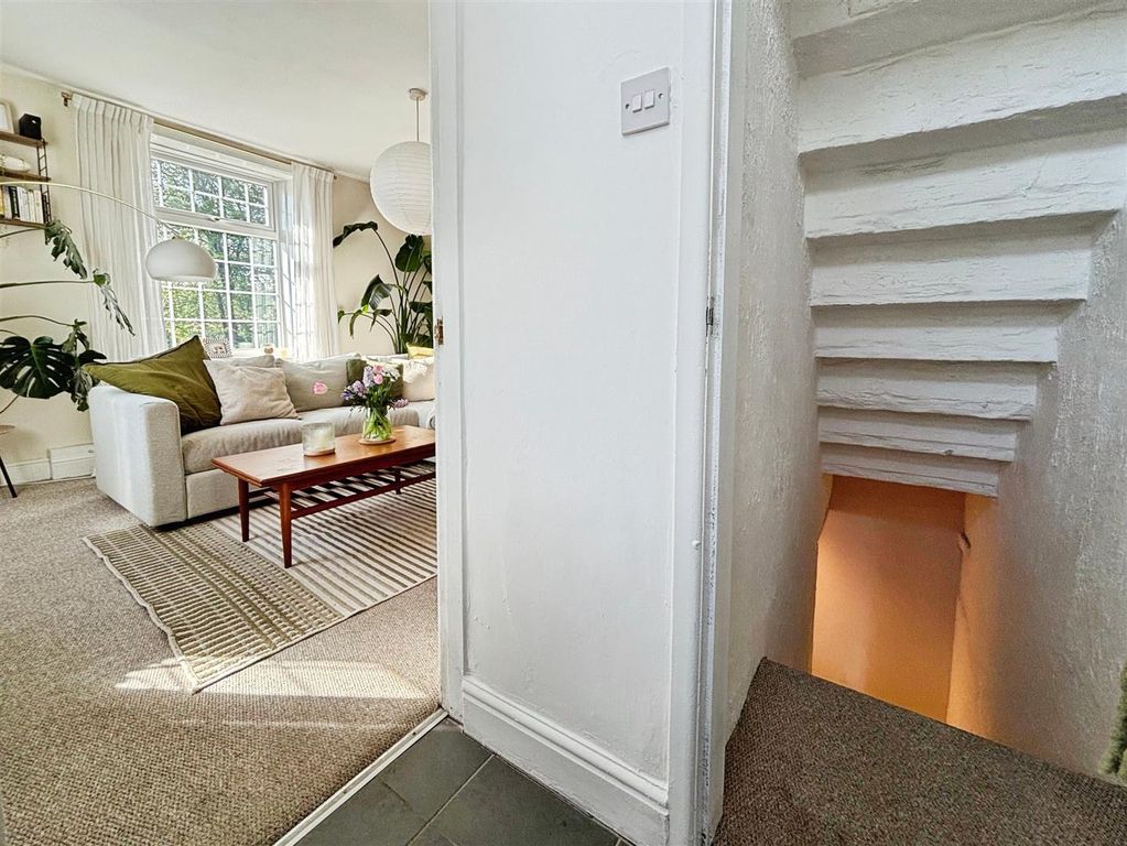 Property photo 3 of 20 Entrance Hall