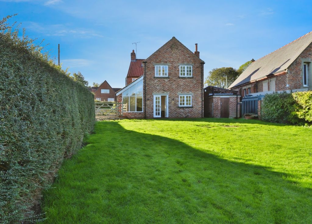 Property photo 2 of 27 4552634