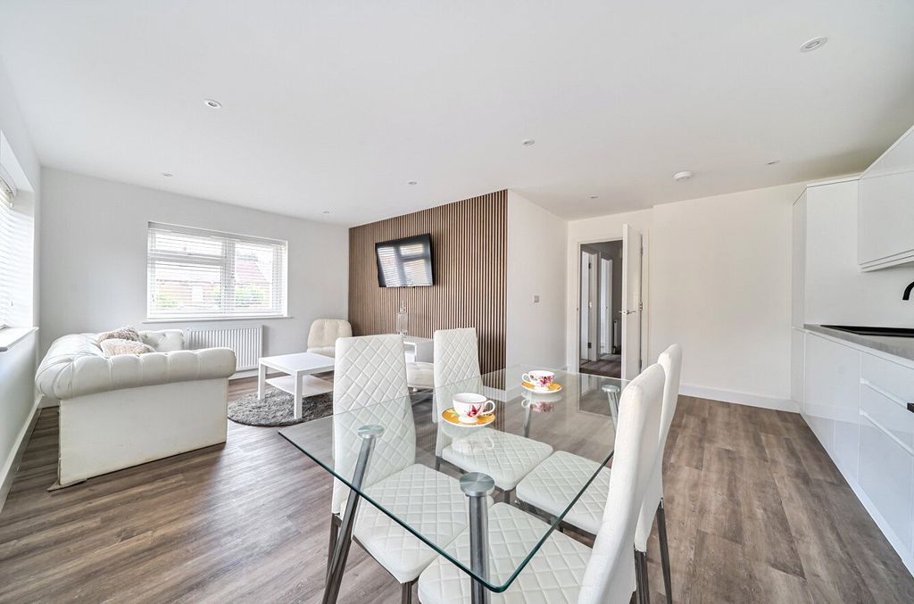 Property photo 1 of 23 1484431-10-6A4238...