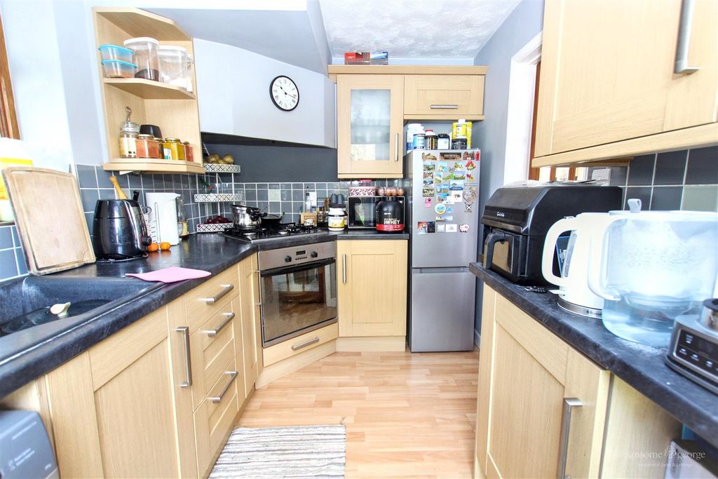 Property photo 2 of 14 Kitchen