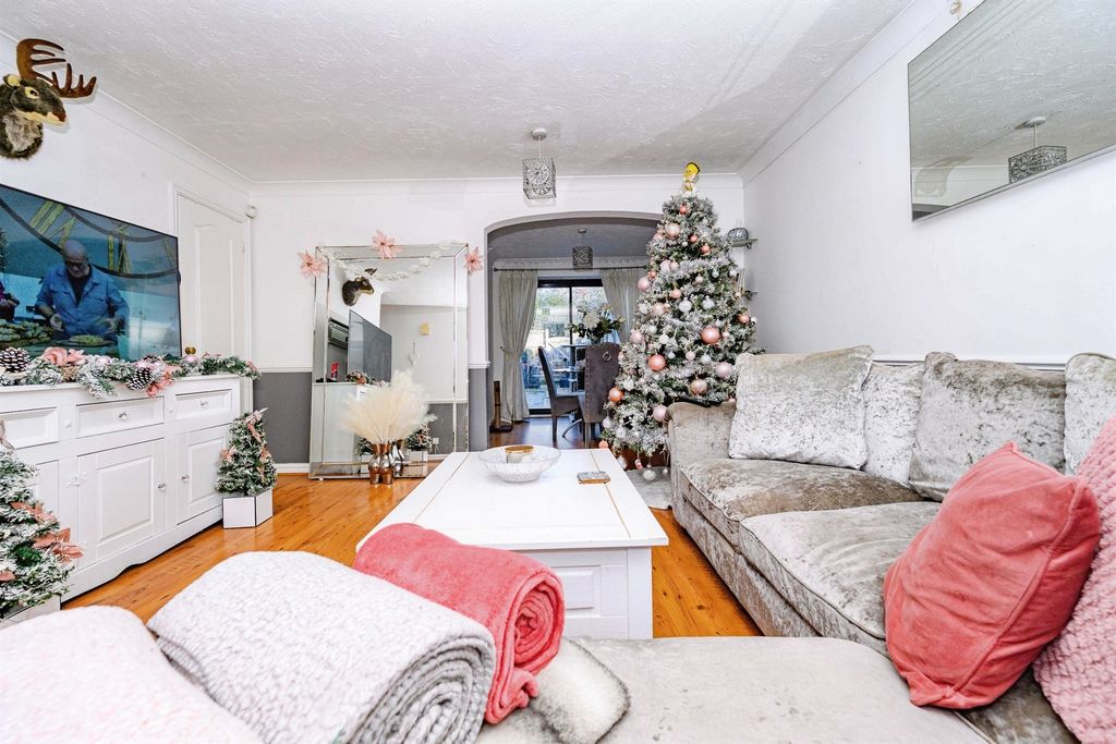 Property photo 2 of 13