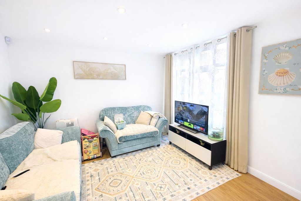 Property photo 3 of 11 4.Png