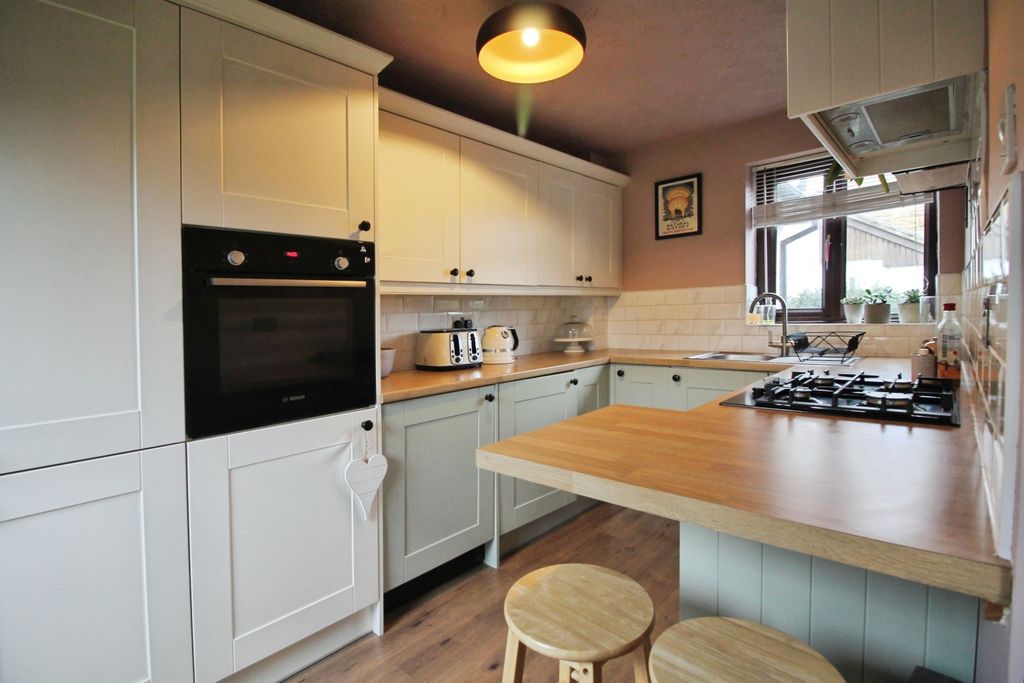 Property photo 3 of 20 Kitchen