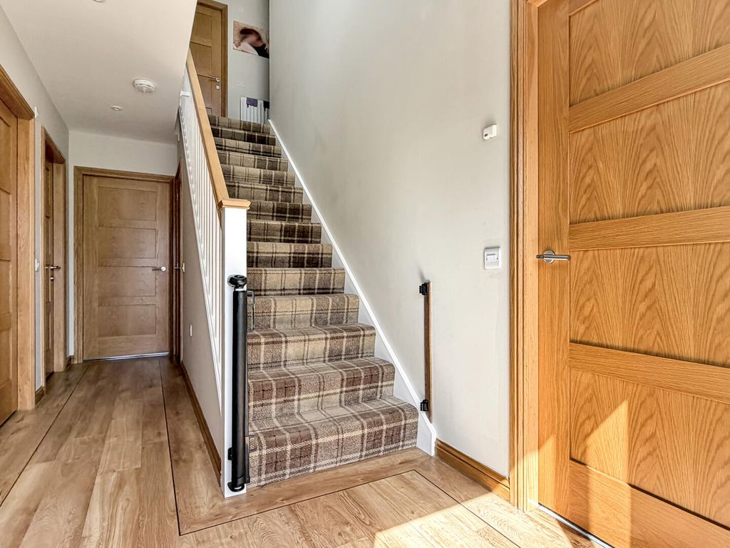 Property photo 3 of 40 Hallway