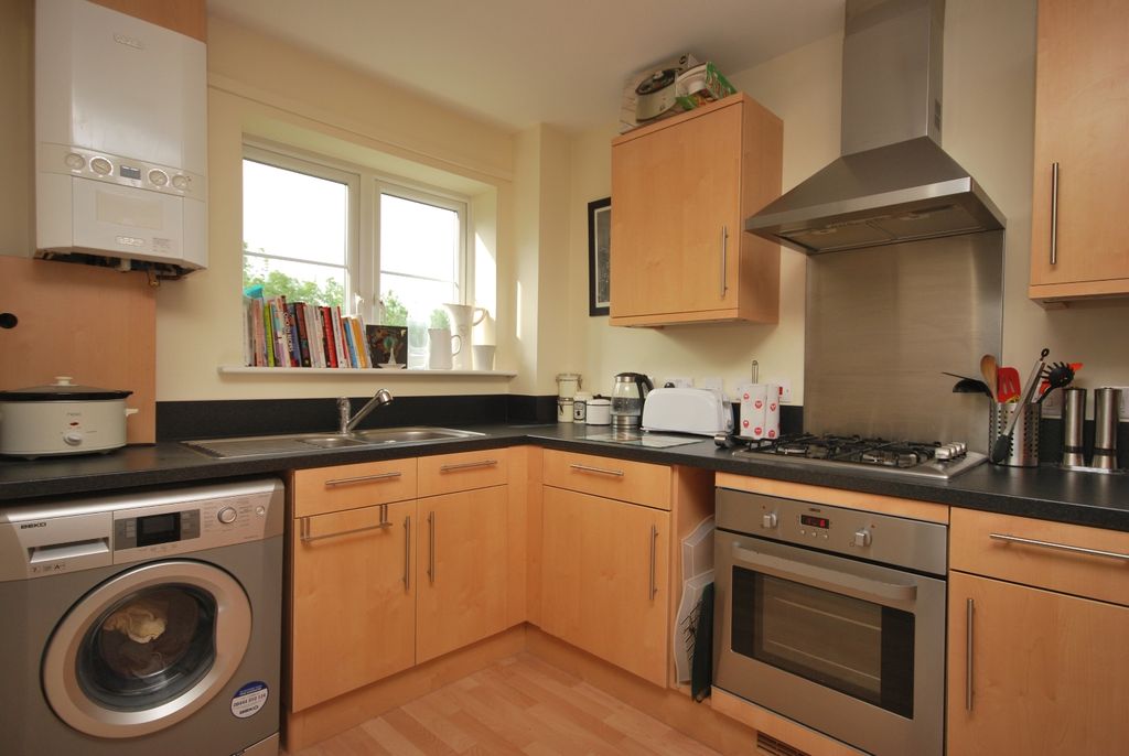 Property photo 2 of 6 Kitchen
