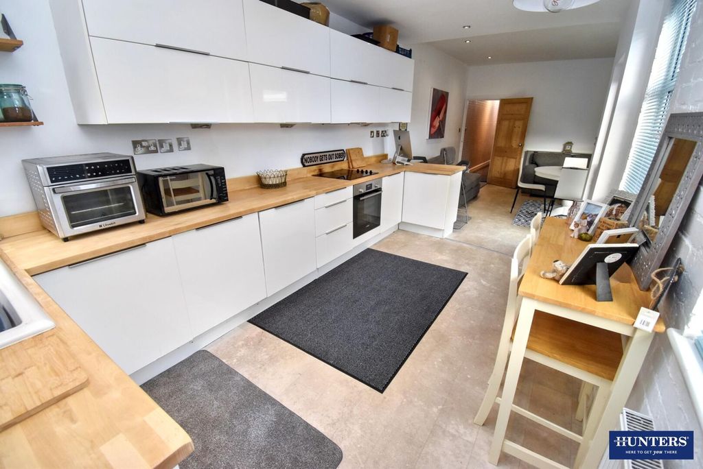 Property photo 3 of 22 Kitchen