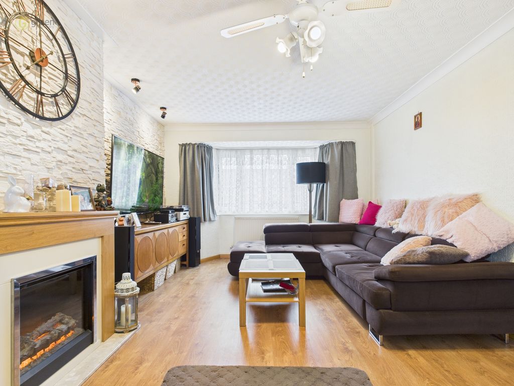 Property photo 2 of 39