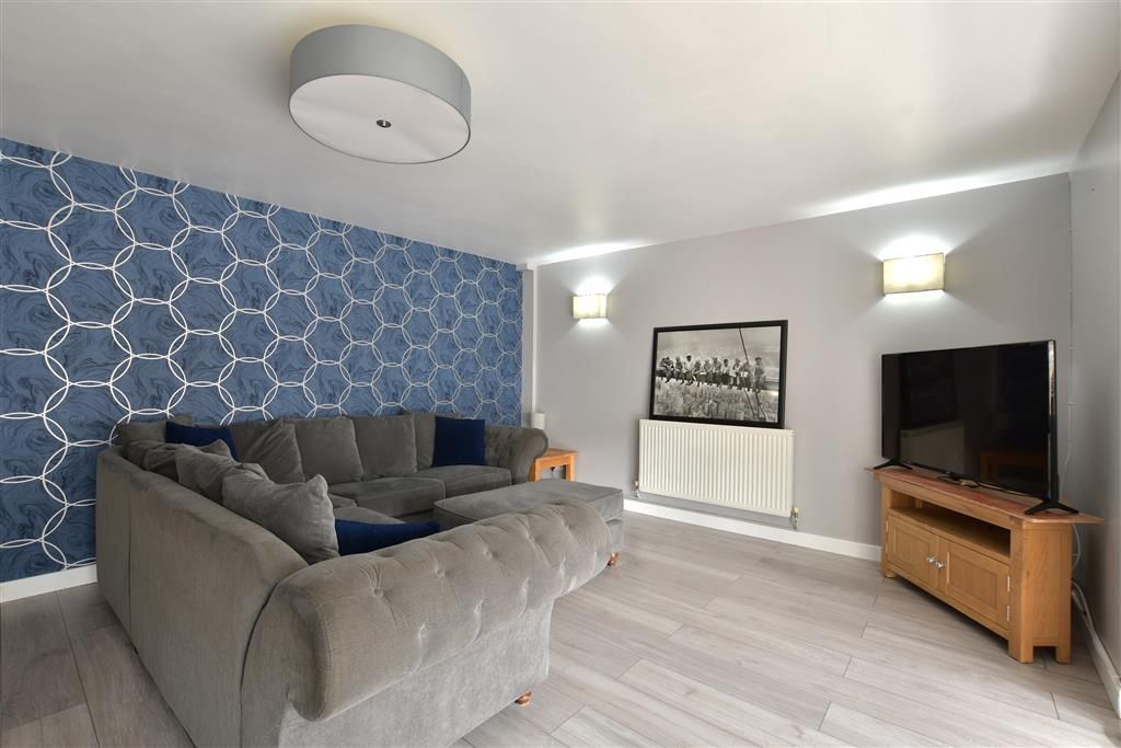 Property photo 3 of 10 Lounge/Dining Room