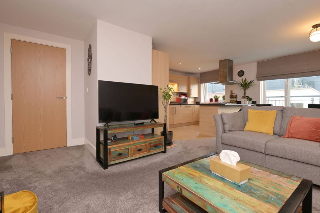 Property photo 2 of 27