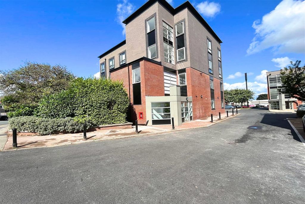 Property photo 1 of 7 (Main)