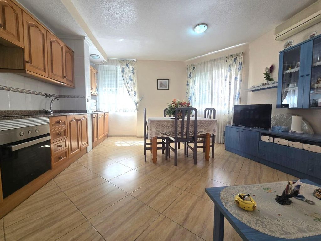 Property photo 2 of 33