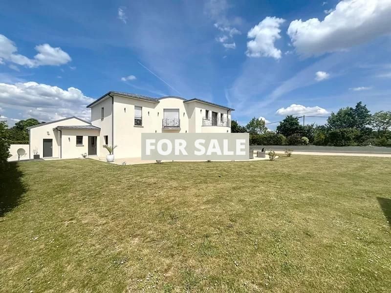 Property photo 1 of 18
