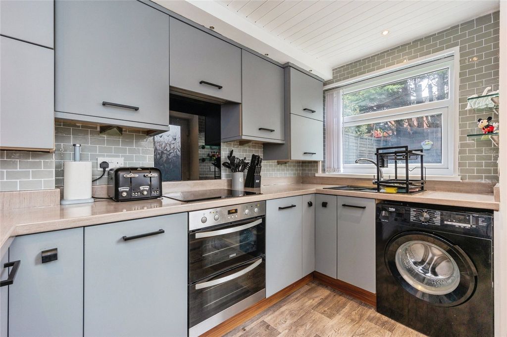 Property photo 2 of 17 Picture No. 45