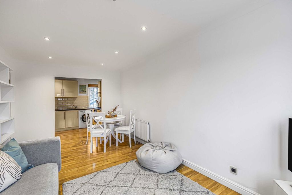 Property photo 3 of 6