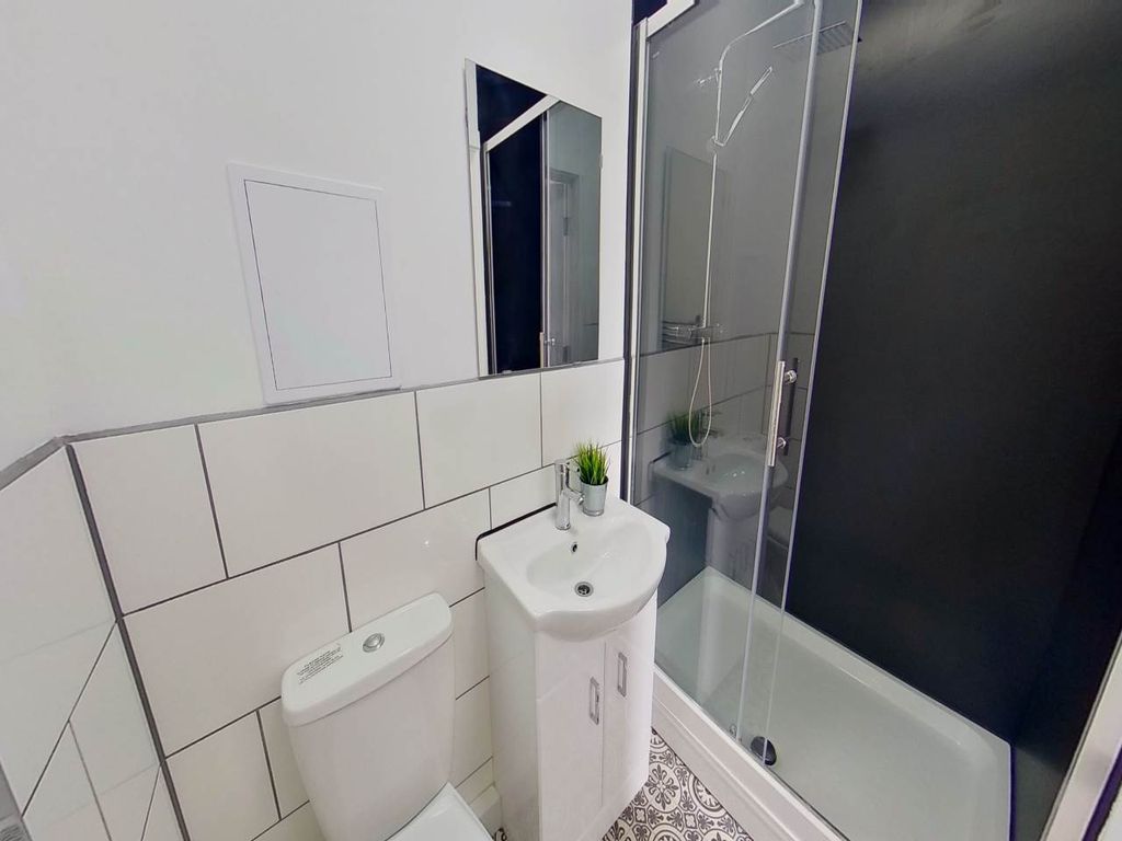 Property photo 2 of 7 R5 - Ensuite