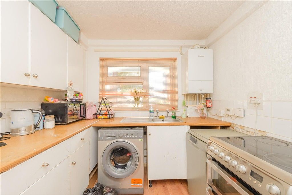 Property photo 2 of 9 Kitchen
