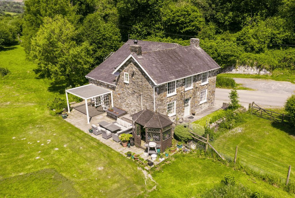 Property photo 1 of 44