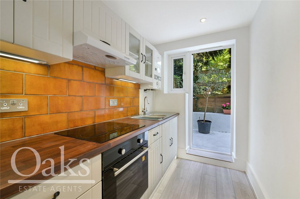Property photo 3 of 8 Picture No. 18