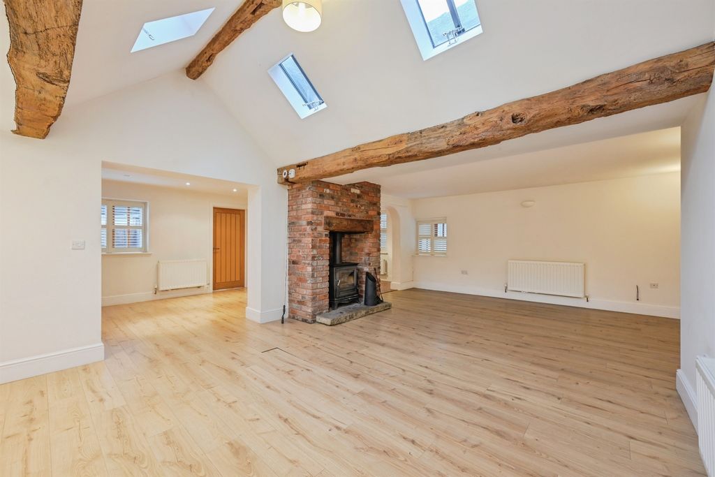 Property photo 2 of 20 Sitting Room: