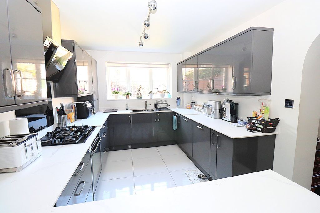 Property photo 3 of 22