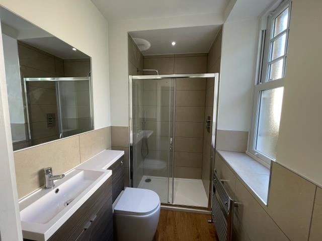 Property photo 2 of 8 Ensuite