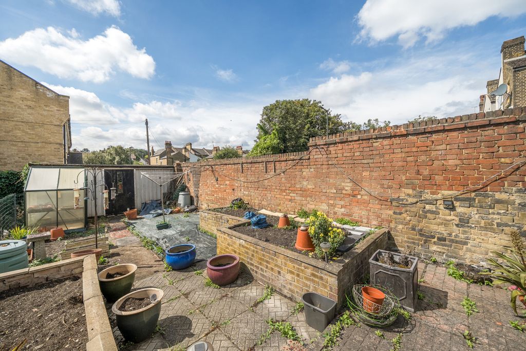 Property photo 2 of 16 Garden
