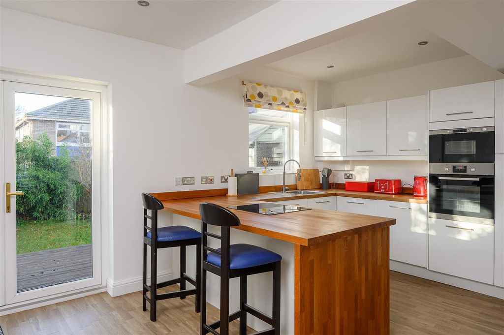 Property photo 3 of 17 Kitchen Diner