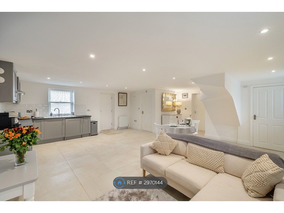 Property photo 1 of 10 Ground Floor