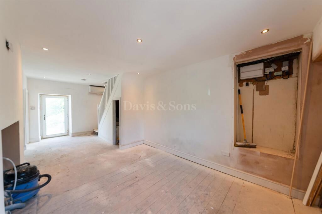 Property photo 2 of 27