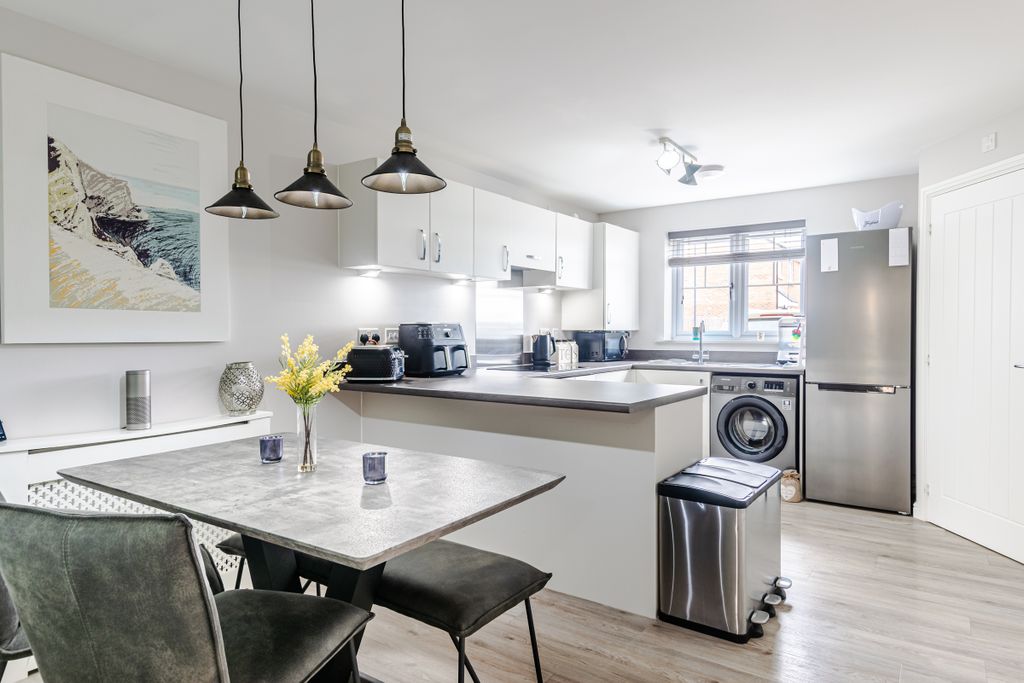 Property photo 2 of 25 Kitchen1