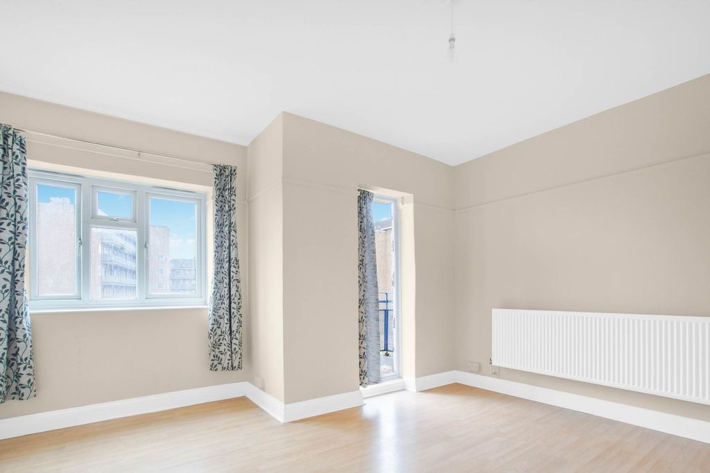 Property photo 2 of 18