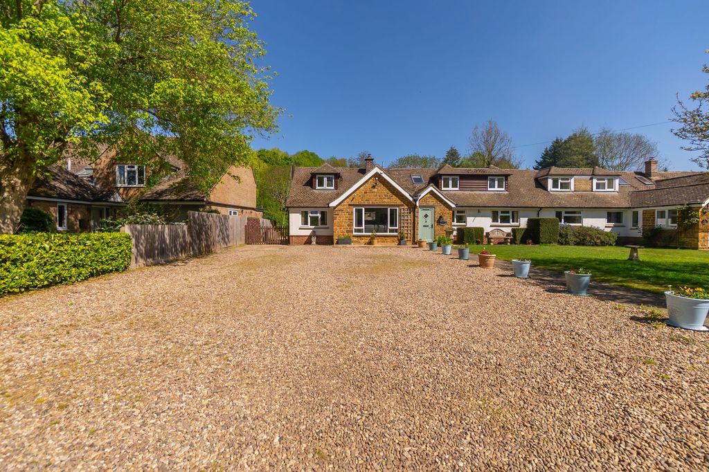 Property photo 1 of 43 Dragon Cottage, Adderbury