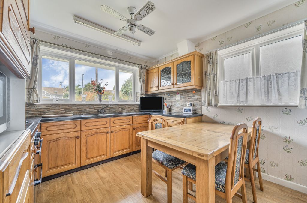 Property photo 3 of 14 Kitchen