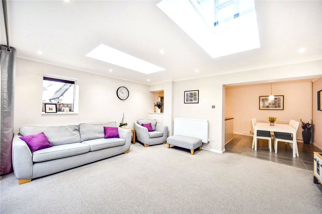 Property photo 3 of 20 Living Room