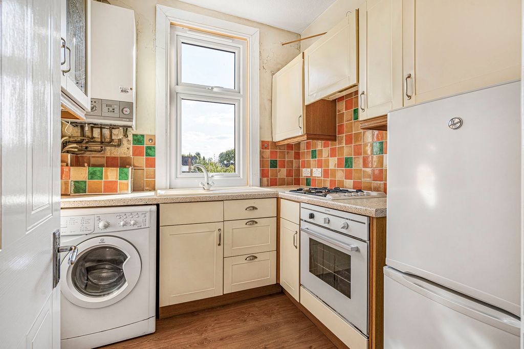 Property photo 3 of 17 Kitchen