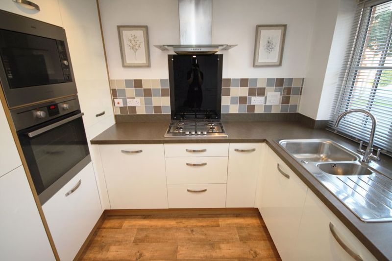 Property photo 3 of 10 Kitchen