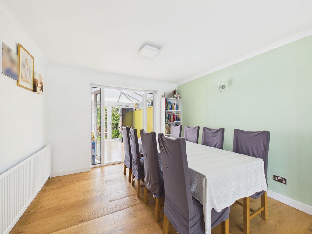 Property photo 3 of 19 Dining Area Through To The Conservatory
