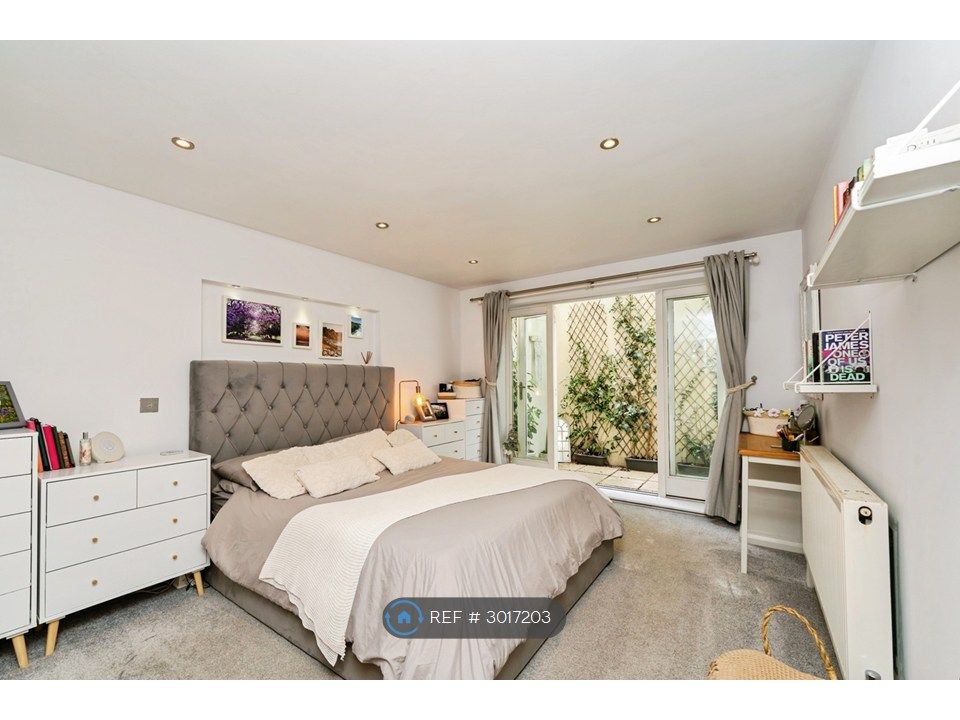Property photo 1 of 21 Bedroom (Incl. Terrace)
