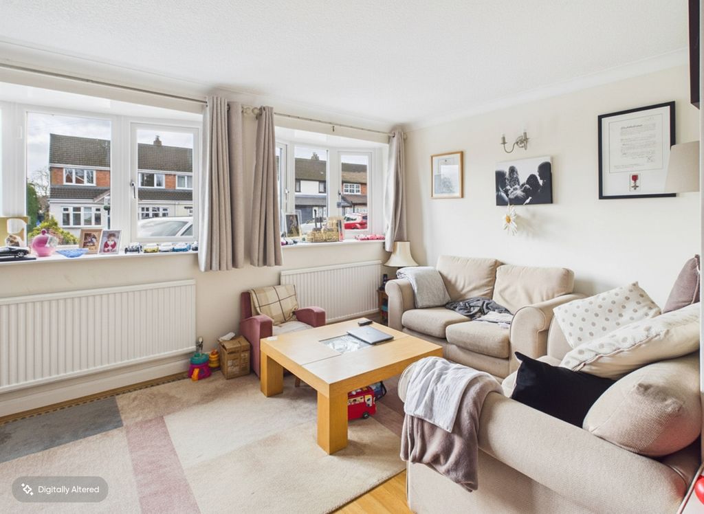 Property photo 3 of 20 Lounge 3